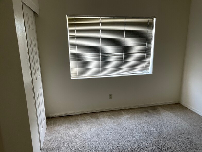 Third bedrtom - 2536 N Corinthian Garden Dr