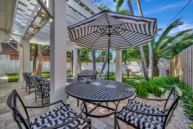 Building Photo - 3002 Pass a Grille Way