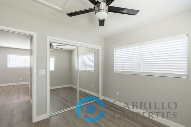 Building Photo - 4849 Mansfield St