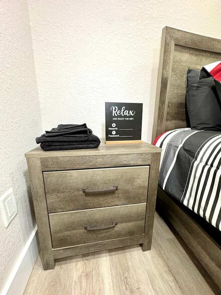 Building Photo - 550 Battle Ave