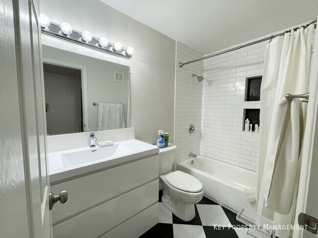 Building Photo - 7885 W Flamingo Rd