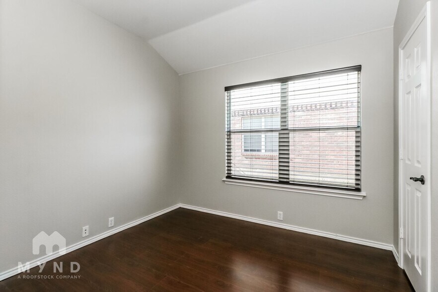 Building Photo - 14812 Lantern Dr