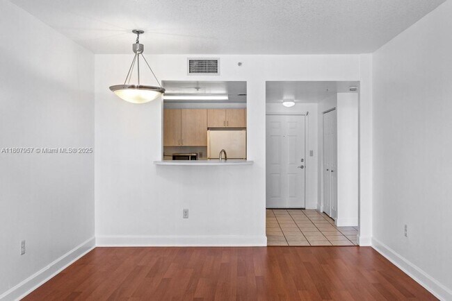 Building Photo - 50 Menores Ave