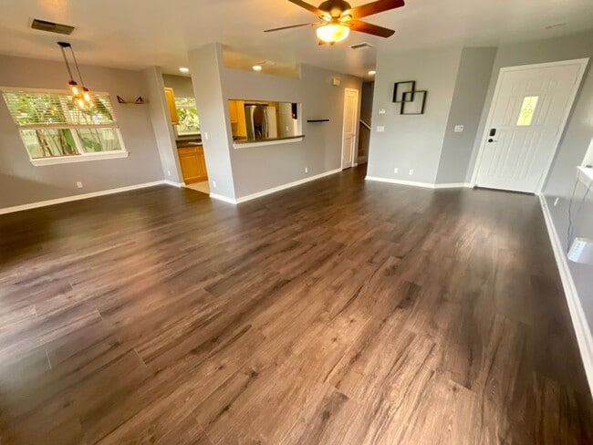 Primary Photo - 4 bedroom, 2.5 bath, Mountain and Ocean Balcony Views, Solar Panels