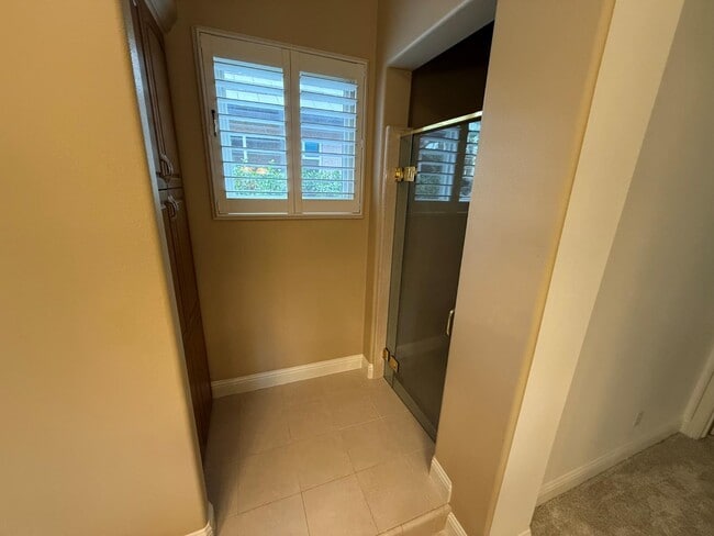 Building Photo - 10637 N Lochmoor Ln