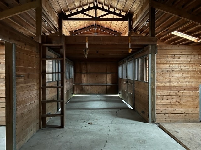 Building Photo - 14935 W Old School Rd