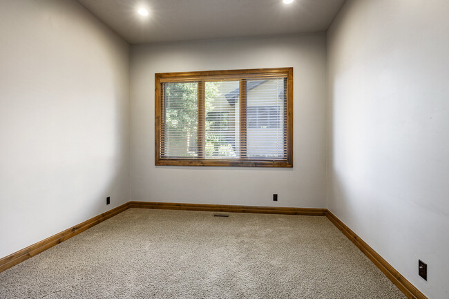 Building Photo - 4368 W Jeremy Woods Dr