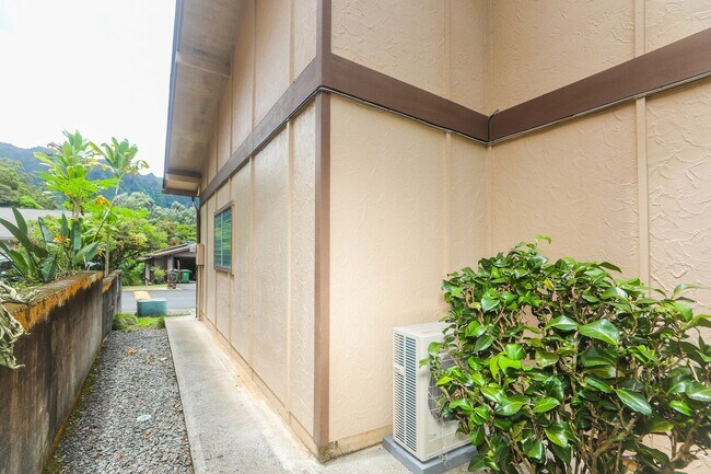 Building Photo - Kaneohe Woods – 3BR/2.5BA home with Mounta...