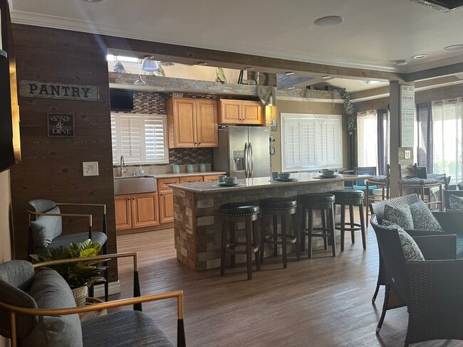 Building Photo - 3bdr 2 bth with a Bonus Room in Spring Val...