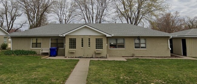 Building Photo - 417 E Hulse St