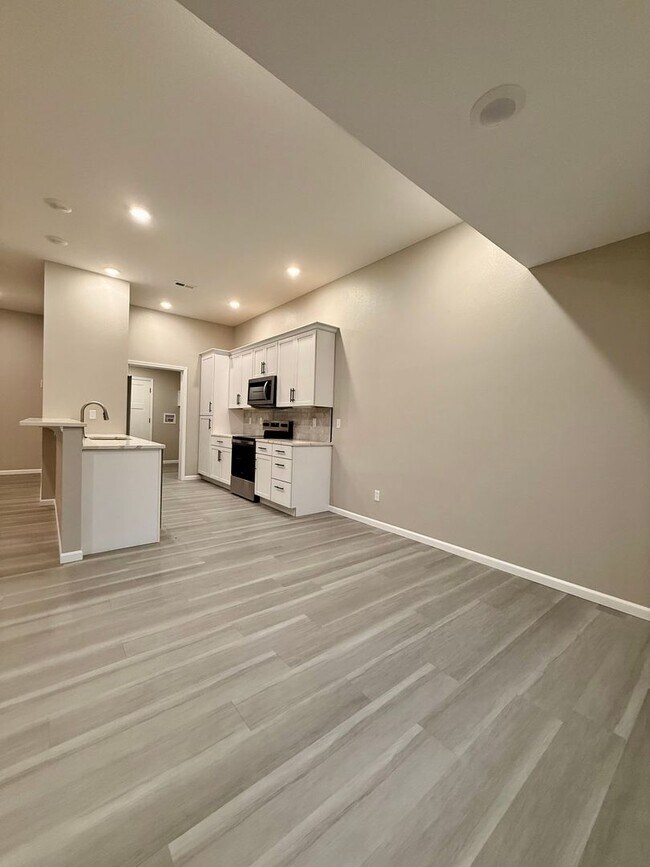 Building Photo - 1291-MF3-E