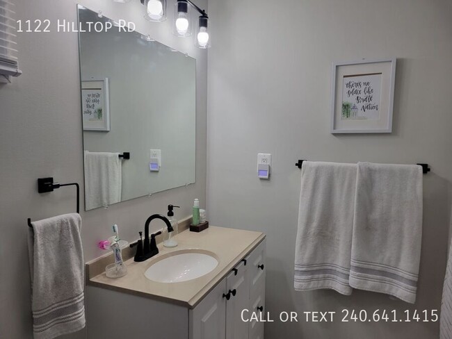 Building Photo - 1122 Hilltop Rd