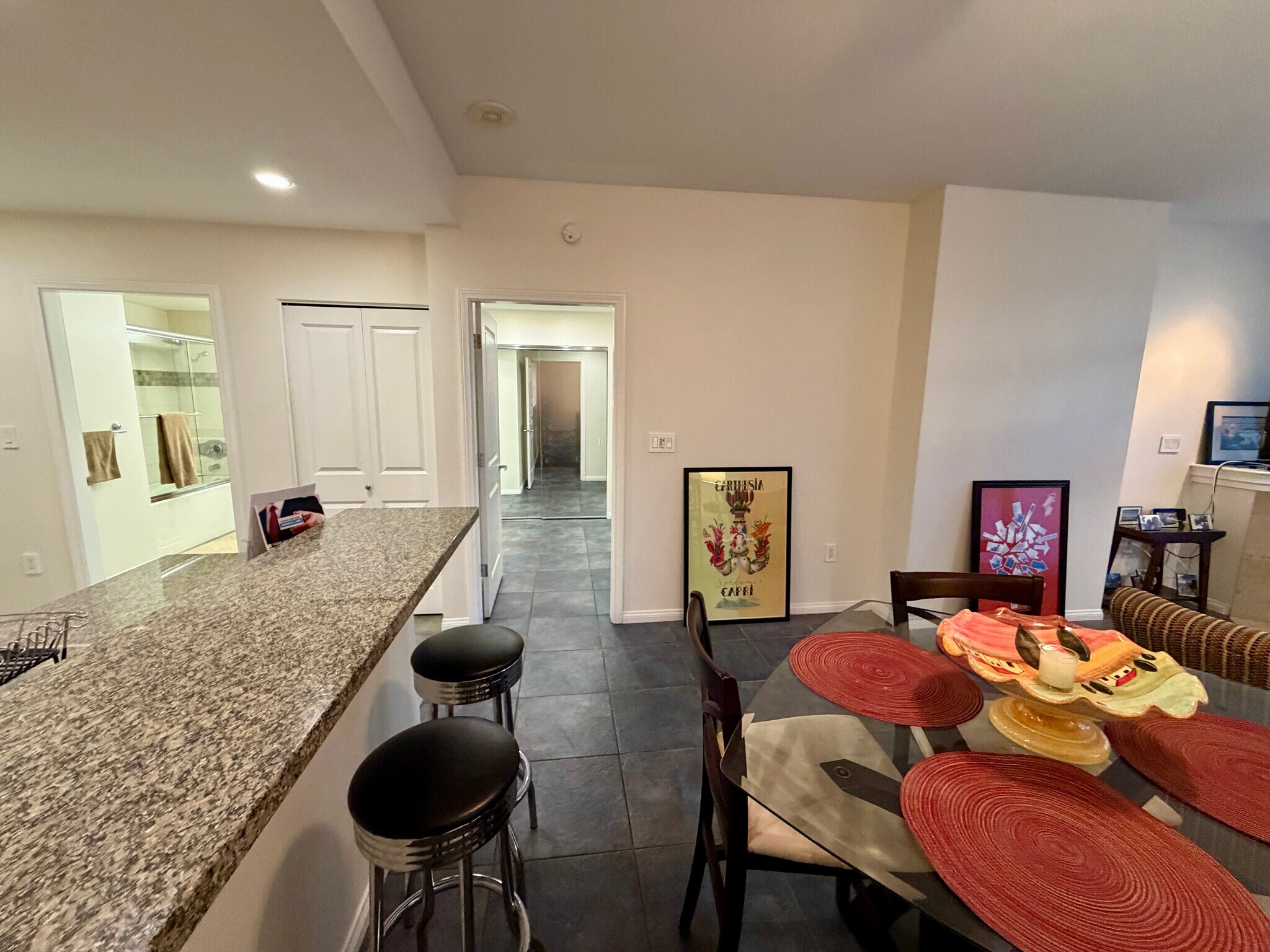 Building Photo - 850 Beech St