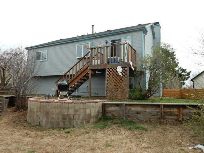 Building Photo - Beautiful Split Level Home in Waneka Lake ...