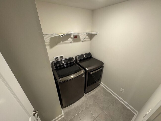 Building Photo - Stunning 4 Level 4 Bed 3/2 Bath Home With Balcony And Deck In Westmoore At Moorefield