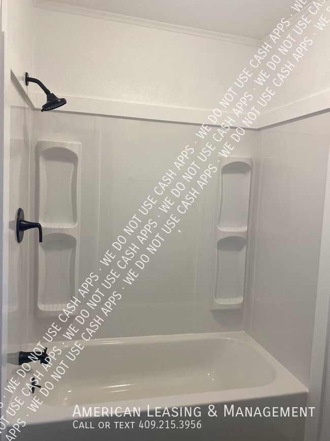 Building Photo - 1253 Edgewood Cir