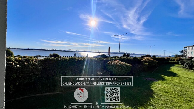 Building Photo - One of a kind 2bd/2bth with breathtaking views of the Bay, includes water, garbage, 1 parking spo...