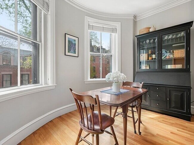 Building Photo - "Charming 2-Bed Oasis in the Heart of Boston's South End – Spacious 765 Sq Ft!"