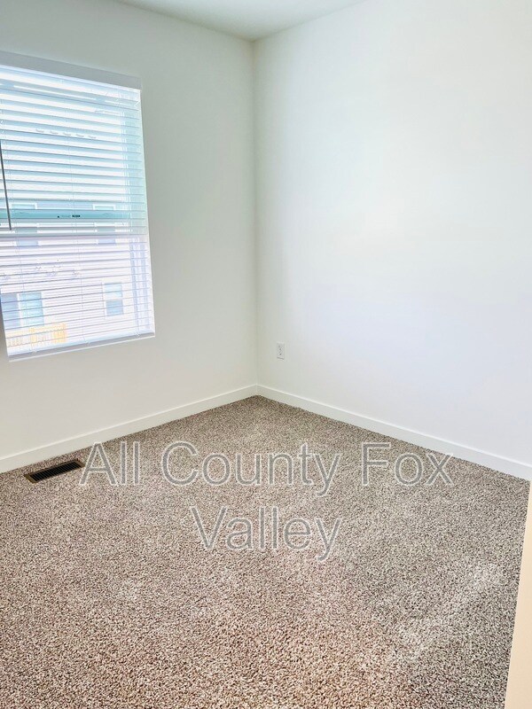 Building Photo - 879 Briar Gln Ct