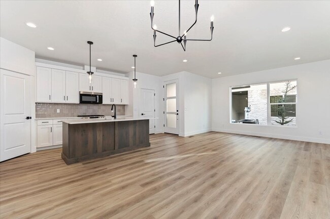 Building Photo - Brand New 3 Bed 2.5 Bath Townhouse With Many Amenities