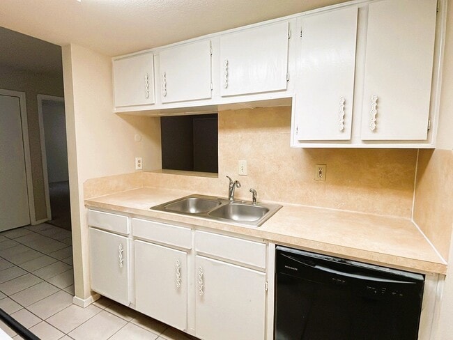 Building Photo - 7200 Clarewood Dr #1805**Ask about our NO ...