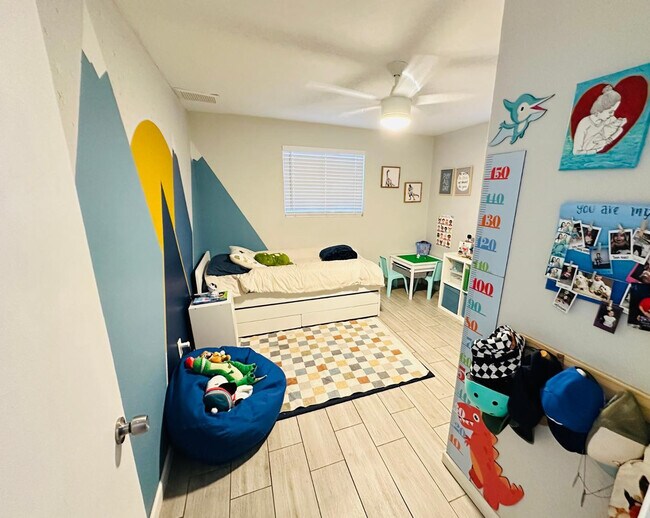 Building Photo - 13815 North 11th St