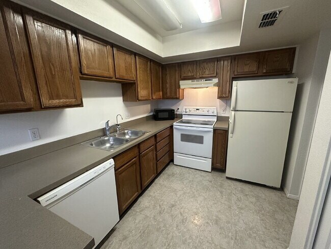 Building Photo - 13644 N Hamilton Dr