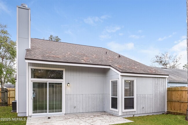 Building Photo - 8056 Coatbridge Ln N