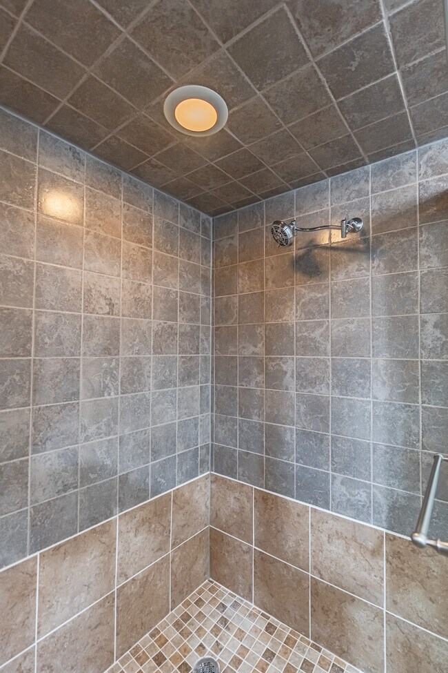 Building Photo - 13103 Lillian St