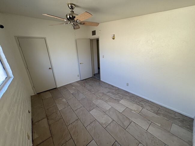 Building Photo - Great central location on cul-de-sac