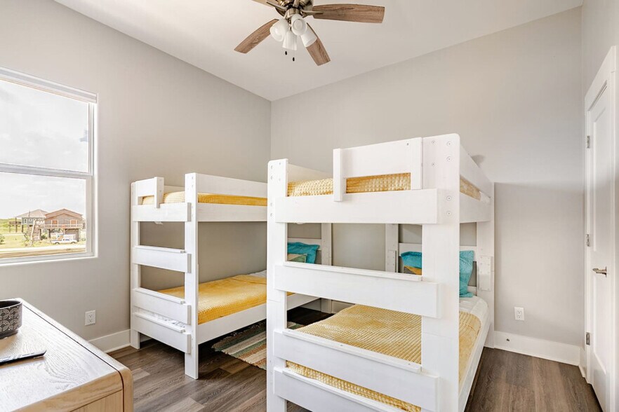 Building Photo - 804 1/2 Johnson Crawford Circle-SI ID1264805P