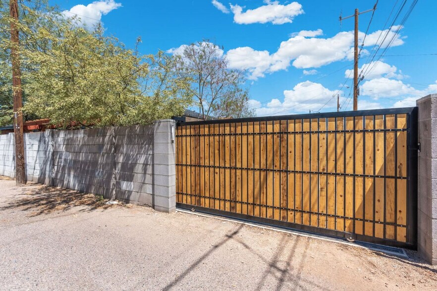 Building Photo - 1407 E McKinley St