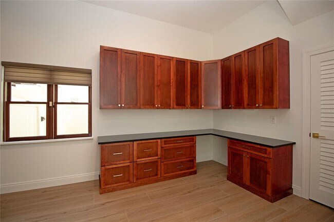 Building Photo - 17011 Dolphin Dr