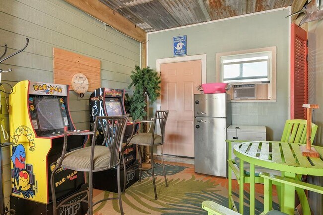 Building Photo - 4135 Fort Bend Dr