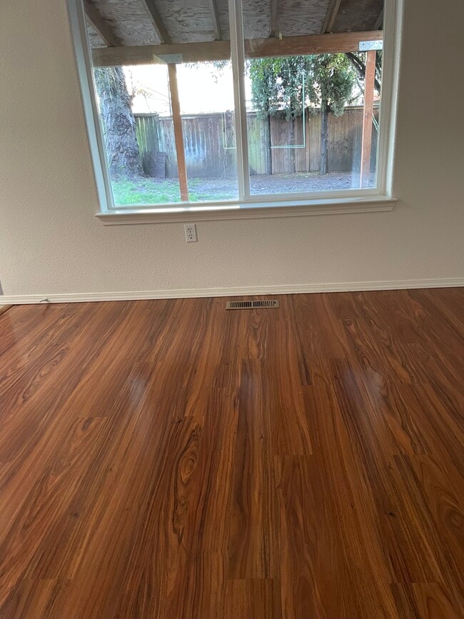 Building Photo - 5386 Burbank St N