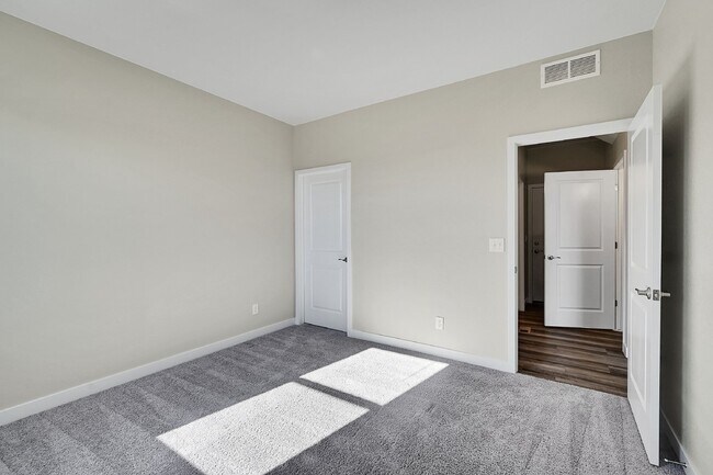 Building Photo - $3,340.95 - 5 Bed, 3 Bath Home in Thornton with Cozy Fireplace and Fenced-in Yard