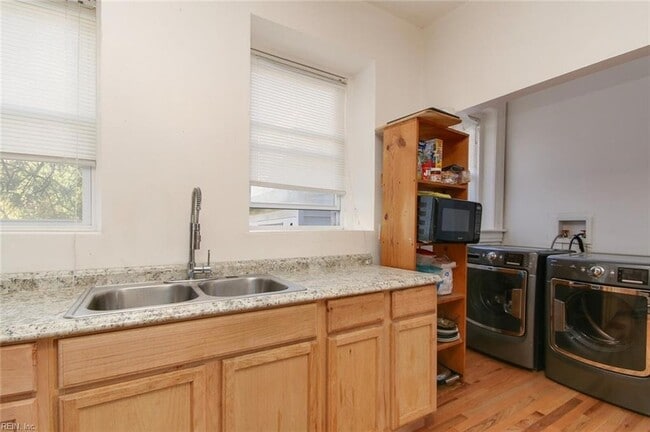 Building Photo - 3901 Newport Ave