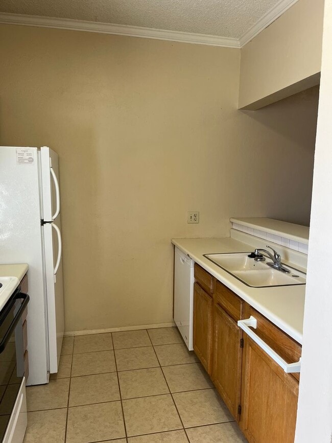 Building Photo - 1020 Mockingbird Ln