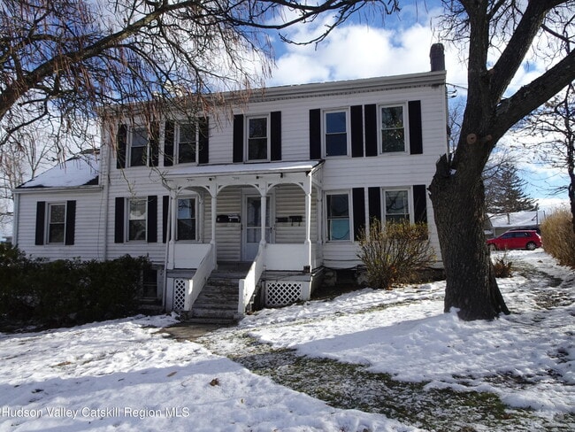 Primary Photo - 921-923-923 Columbia St