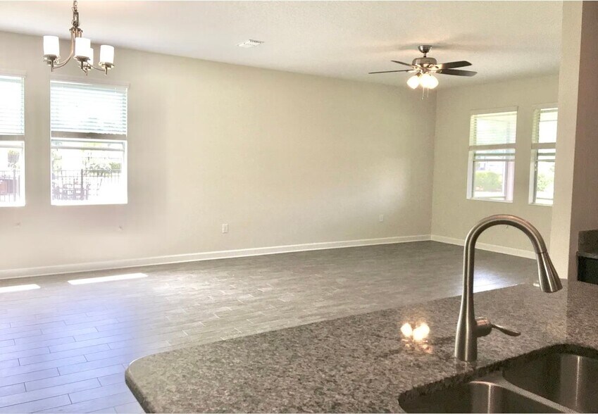 Building Photo - 4624 Fairy Tale Cir