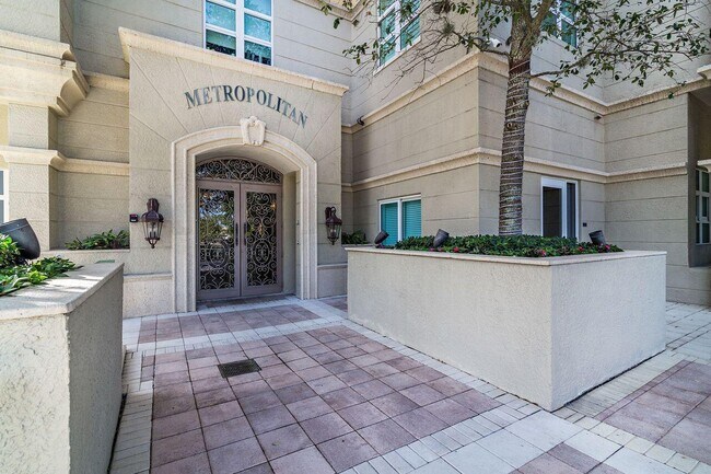 Building Photo - 403 S Sapodilla Ave