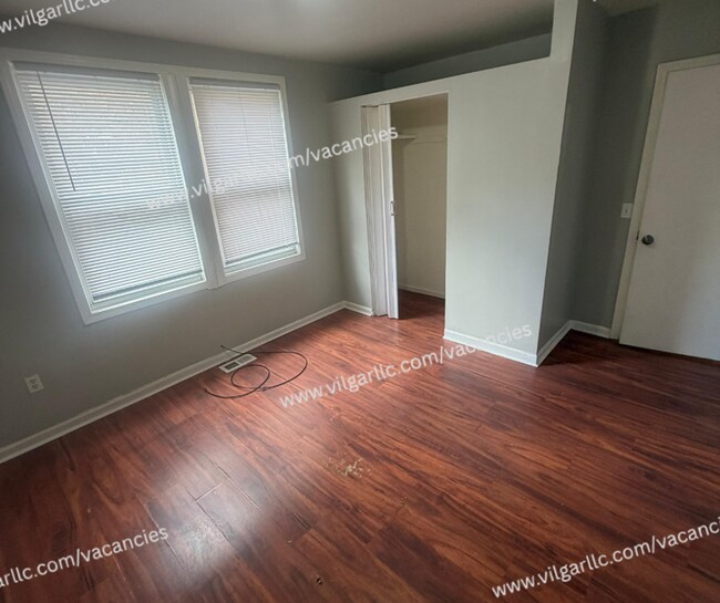 Building Photo - 4842 Northcote Ave
