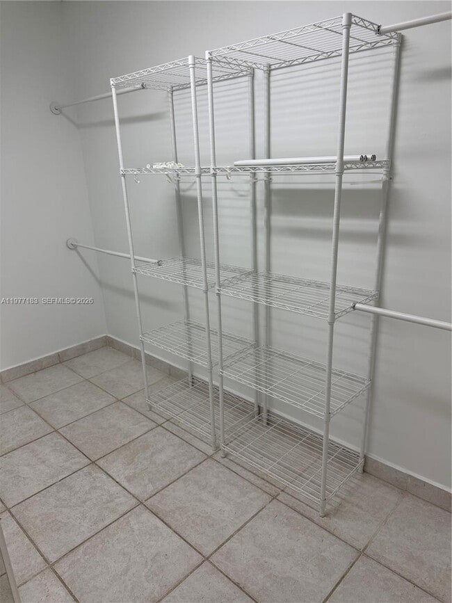 Building Photo - 550 SW 137th Ave
