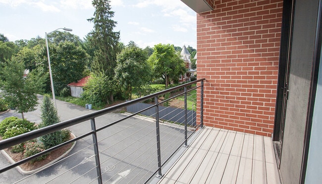 Building Photo - 242 E Water St