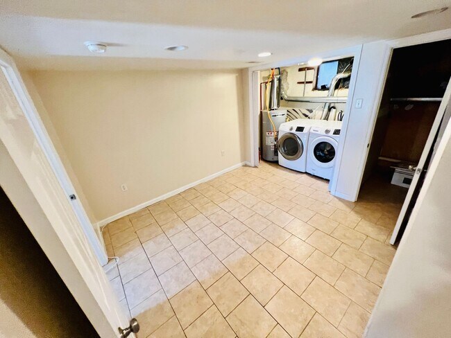 Building Photo - 7445 Rhoads St