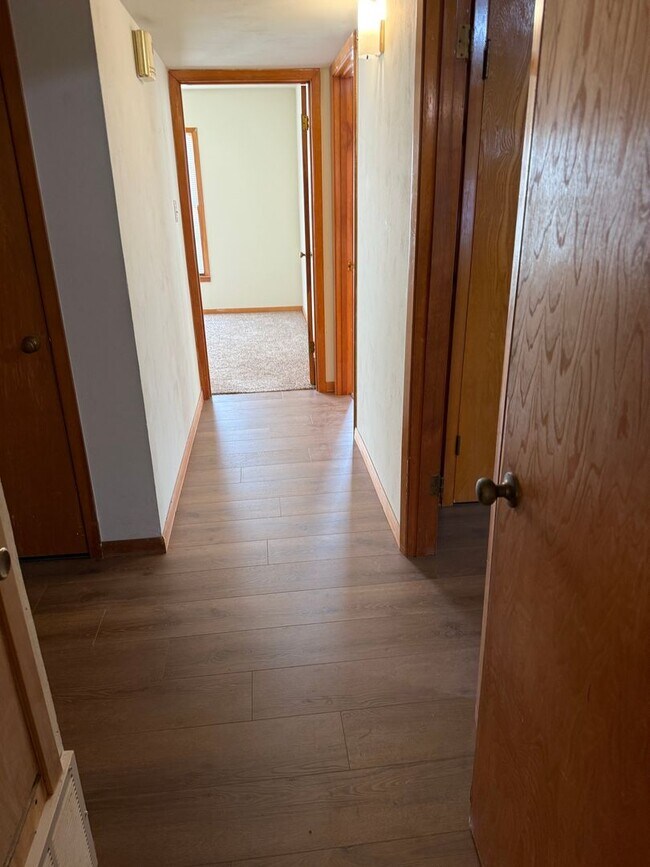 Building Photo - 3 Bedroom 3 Bath on an 1 Acre Landlord doe...