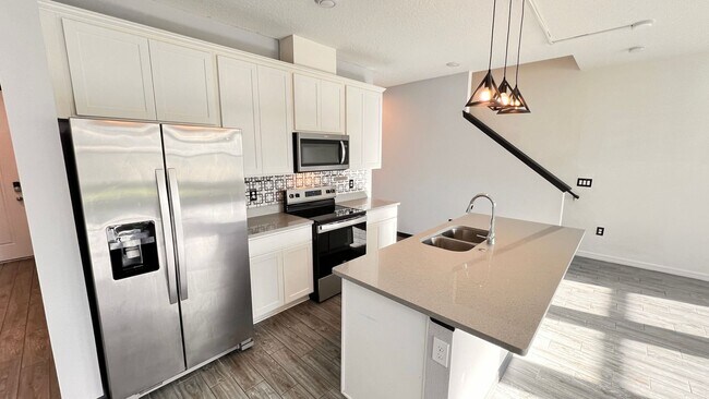 Building Photo - Beautiful, Resort-Style Living with this 3...