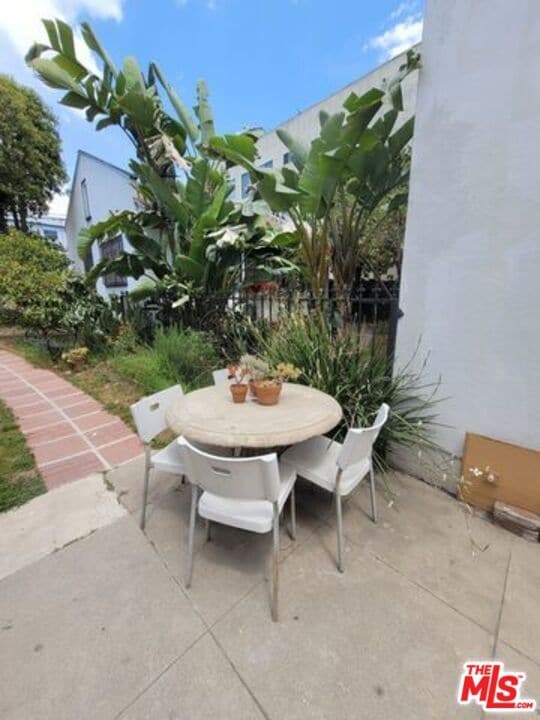 Building Photo - 5405 Russell Ave