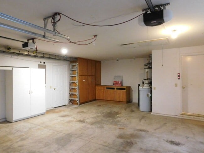 Building Photo - 3Bd/2Ba Single Story Home-For viewing!