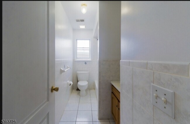 Building Photo - 78 Highland Ave
